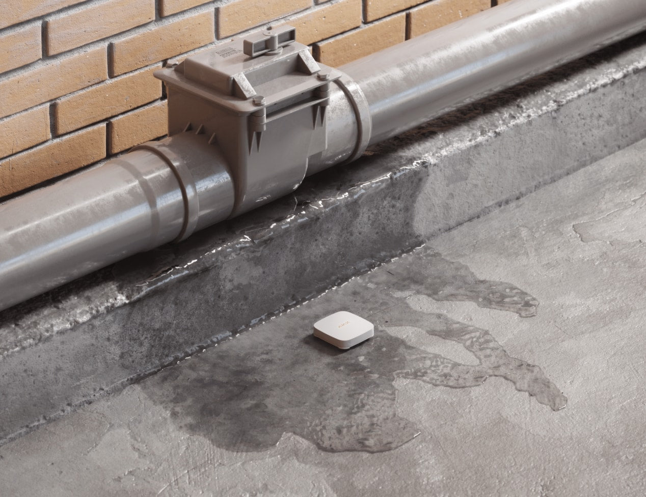 LeaksProtect Jeweller rilevatore allagamenti wireless vicino a tubi della fogna