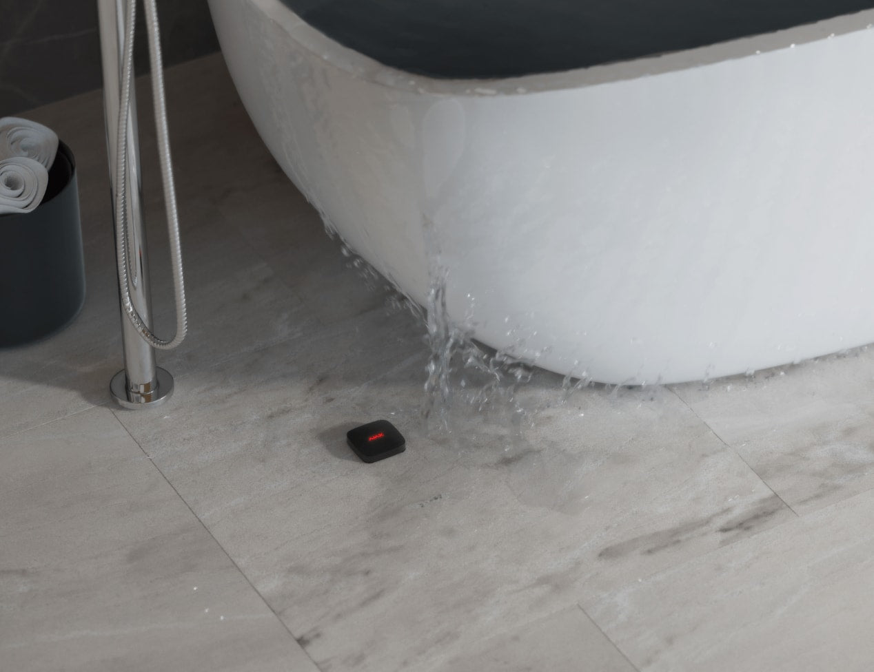 LeaksProtect Jeweller rilevatore allagamenti wireless vicino ad una vasca che perde