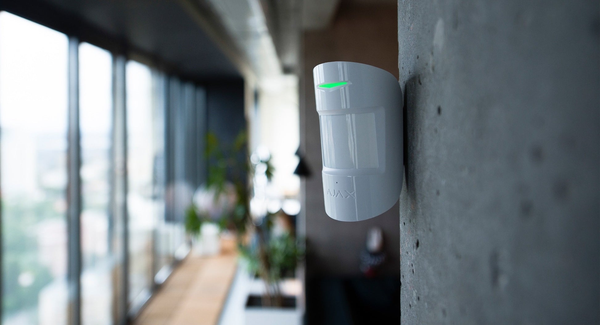 CombiProtect rrilevatore rottura vetro e movimento wireless bianco al muro di un ufficio