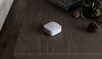 LifeQuality Jeweller Monitor intelligente della qualità dell'aria bianco su mobile